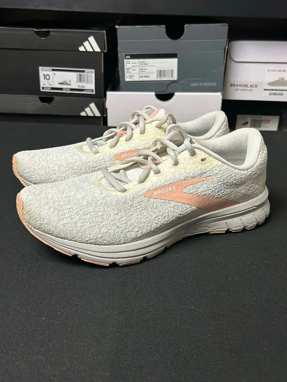 Brooks Signal 3 Women Oyster Peach / Size 9.5 / EUC